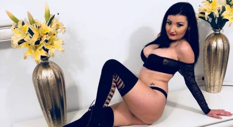 Cam Girl of the Week Ariana Aria