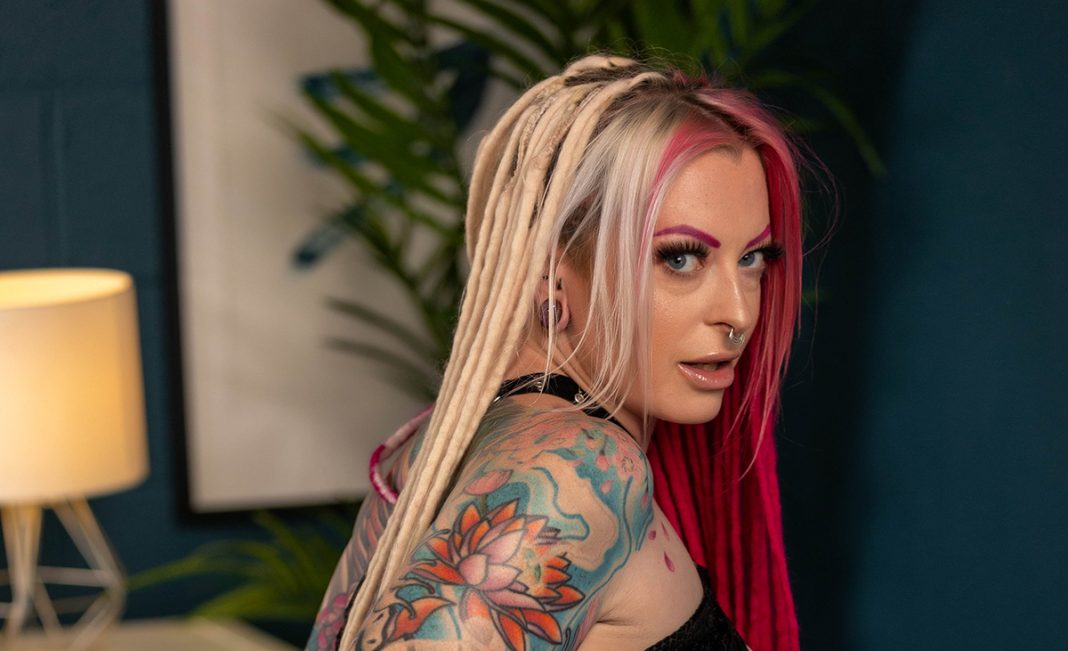Piggy1-5170 babe channels babeshows history