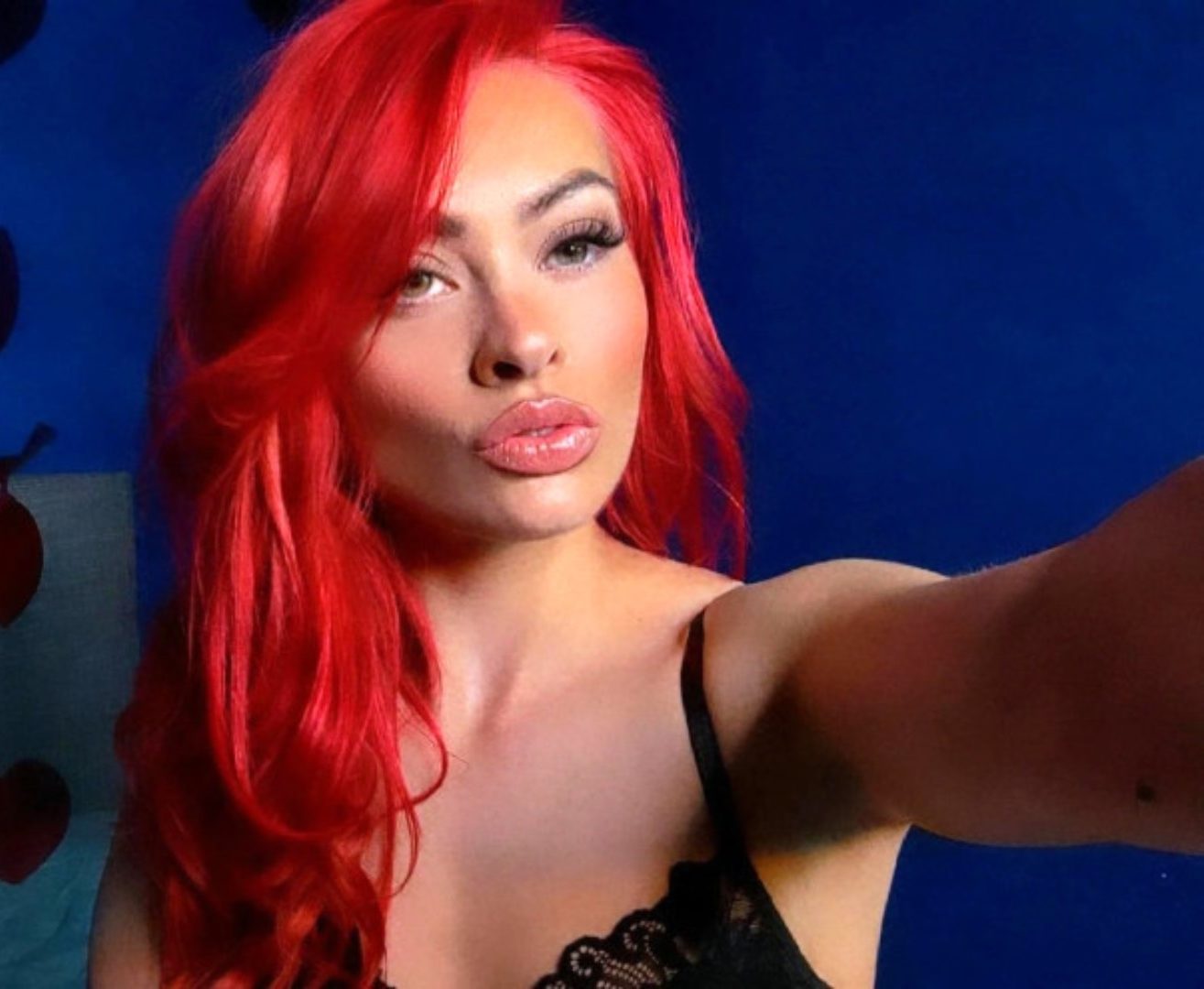 coco rose pouting in selfie