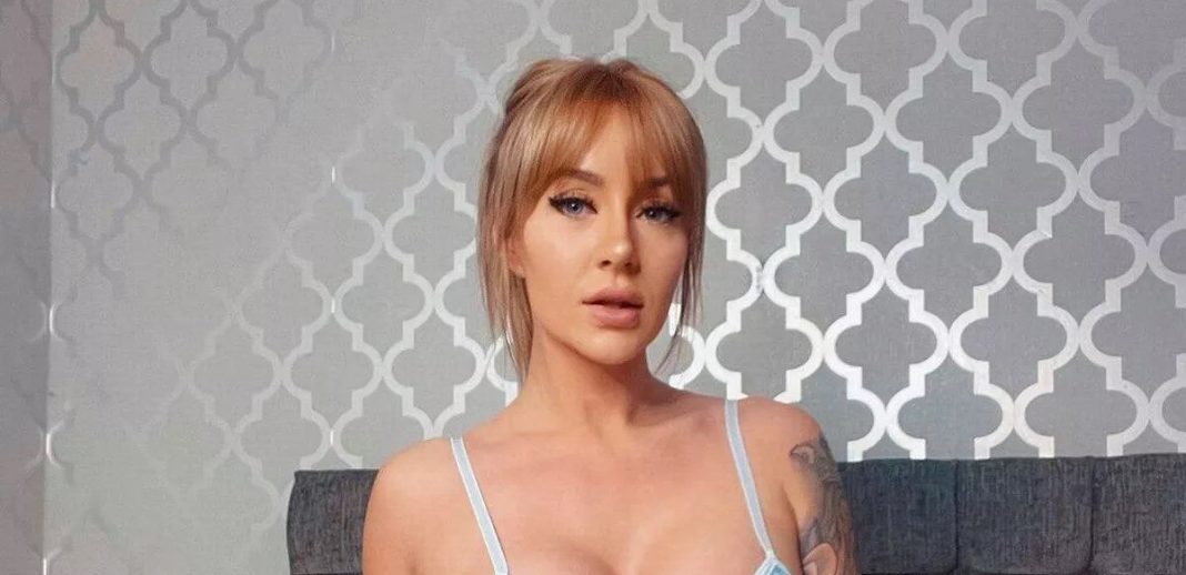 Zoe Grey Zoe Grey poses in lingerie babestation x