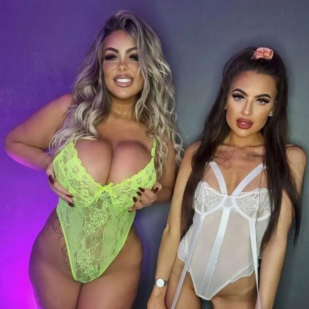 babestation mother and daughter pose in lingerie