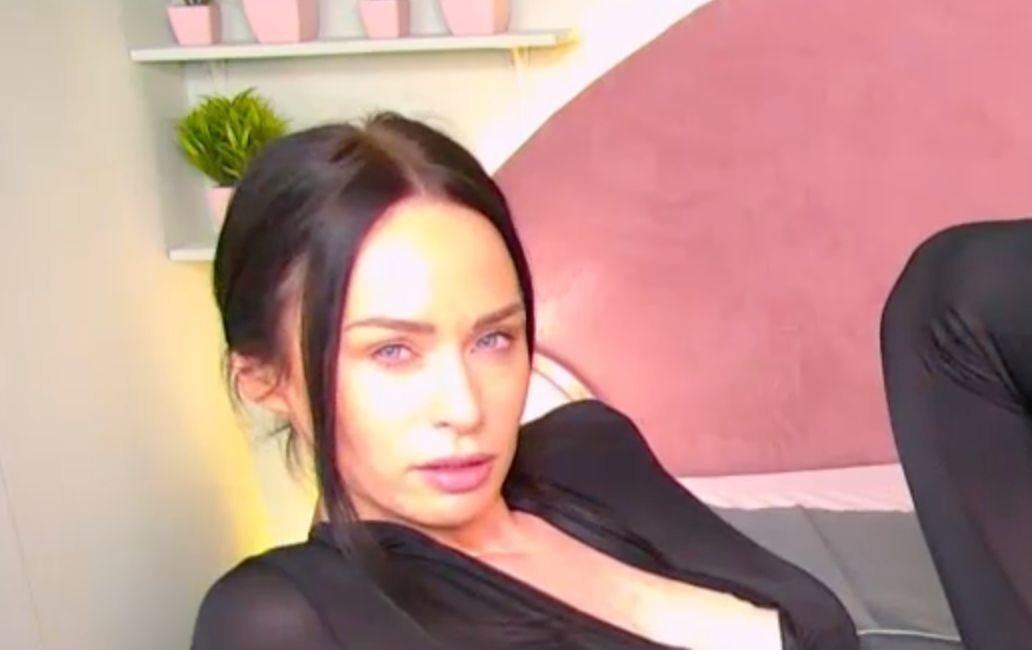 Clare Richards a.k.a Clare R: Babeshows, All You Need to Know
